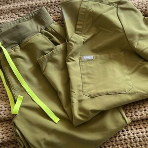 Figs Olive Green Scrub Set Medium petite Zamora Caterina large top